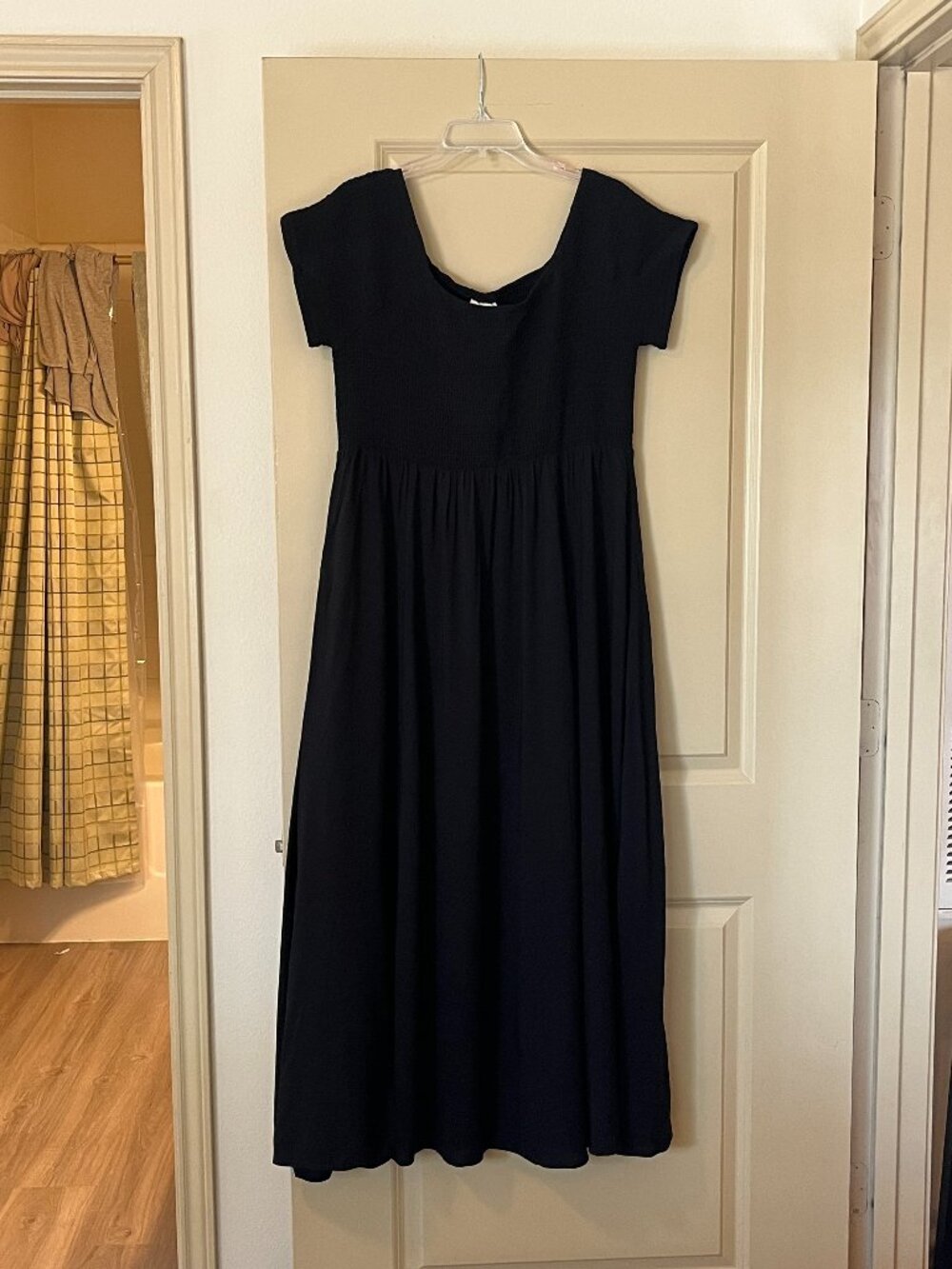 NEW! Avenue Paelynn Black Shirred Bodice Dress with Side Splits